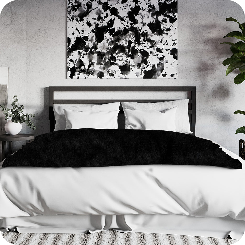 Fascinator Queen Faux Fur Throw in Black — image 1