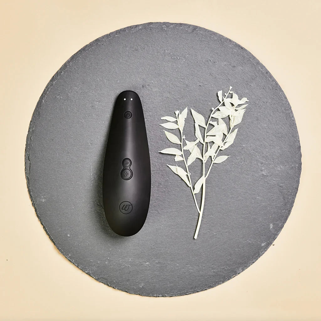 Womanizer Classic 2 Pleasure Air Stimulator in Black – Edmonton adult store – close-up view