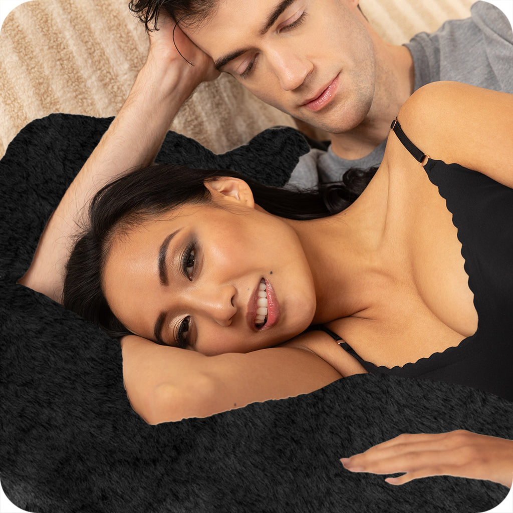 Fascinator Queen Faux Fur Throw in Black — image 5